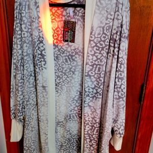 New Light colored leopard print duster size 3X